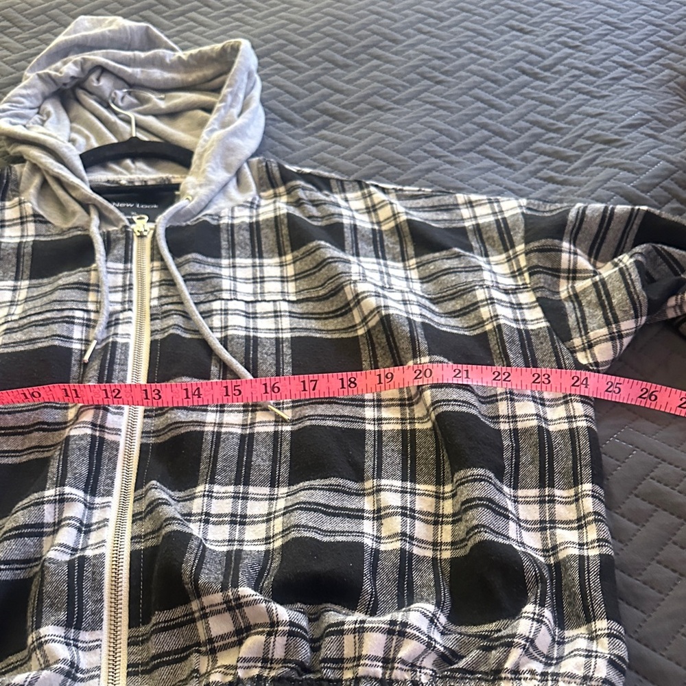 New Look Black & White Plaid Zip-Up Hoodie with Gray Hood - Picture 5 of 11